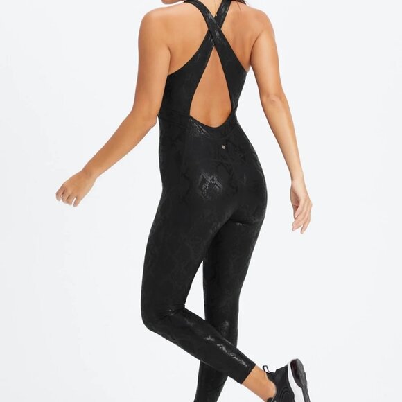 Fabletics Twist Front Oasis 7/8 DESIGNER Onesie Black Foil Snake SZ Large RARE - Picture 3 of 10